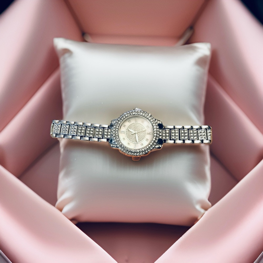 🌷Star Studded Silver Sparkling Watch